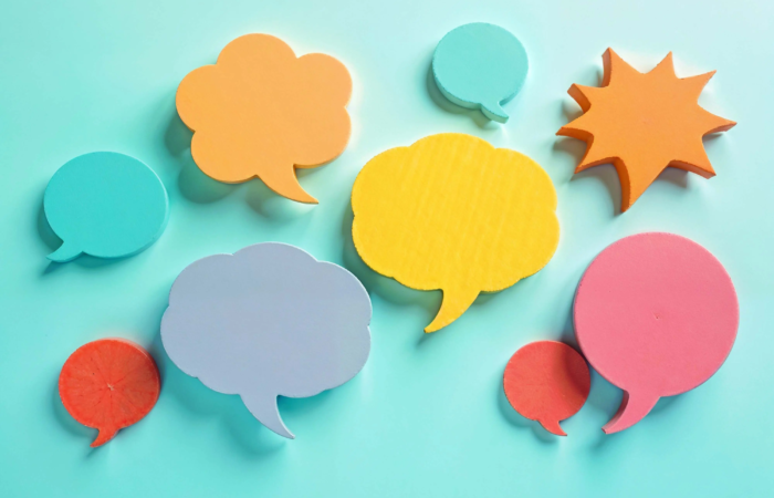 Speech bubbles on turquoise background